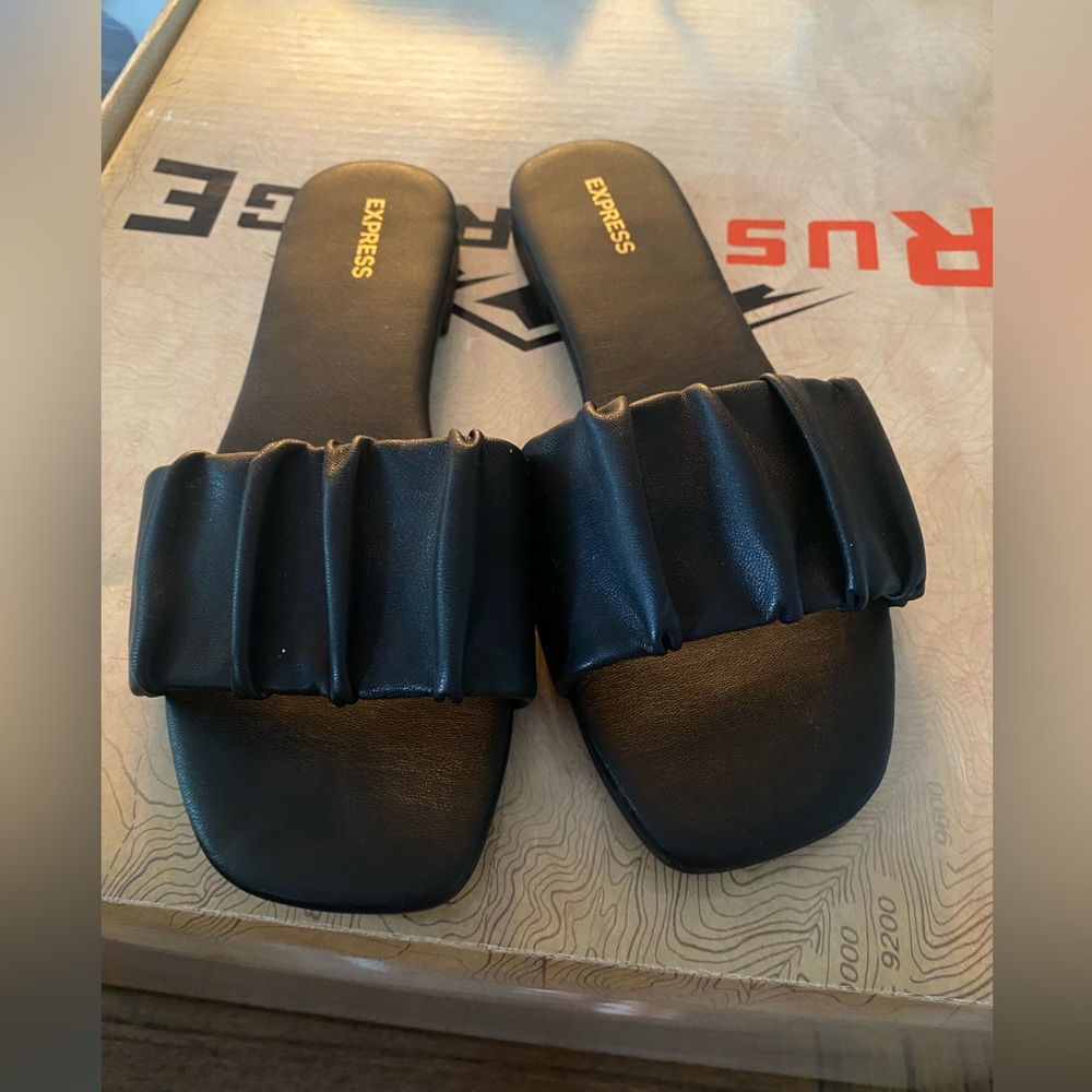 Express slide sandals size 8